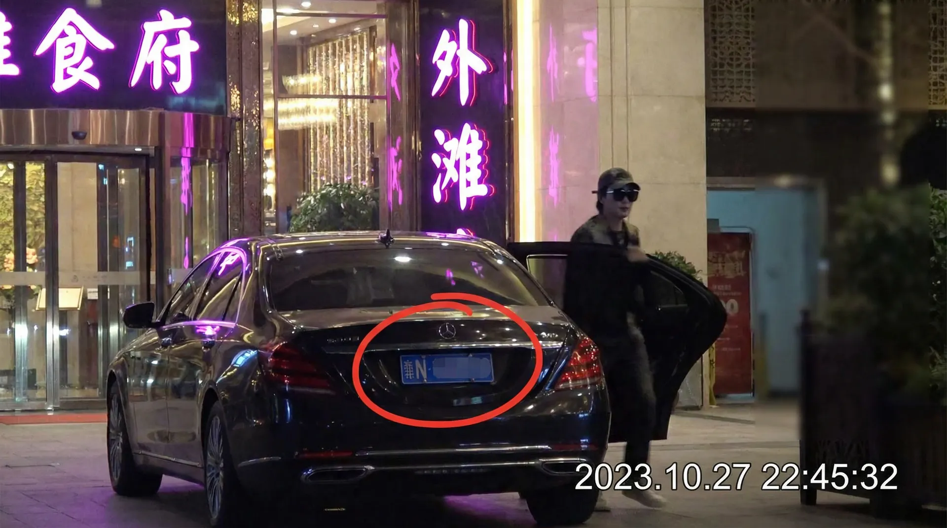 澳门威尼斯人娱乐 - 豪车餐厅外偷拍